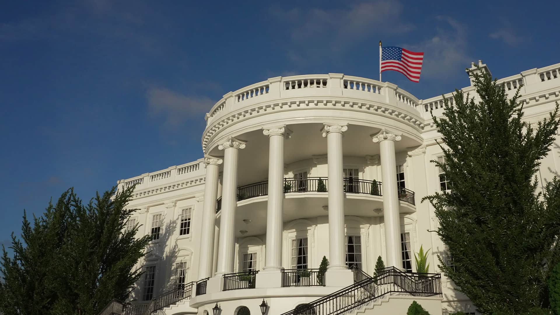 Exterior shot of The White House in Washington DC, USA
