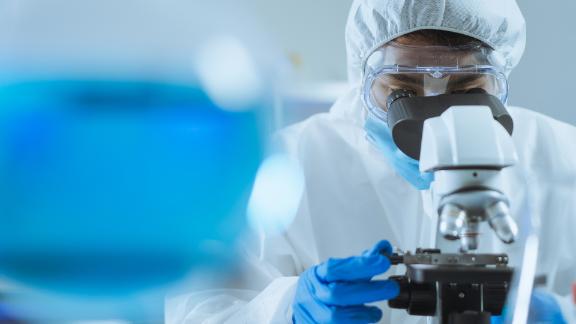 A scientist woman working in a laboratory.