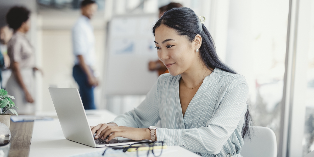 Women typing on her laptop