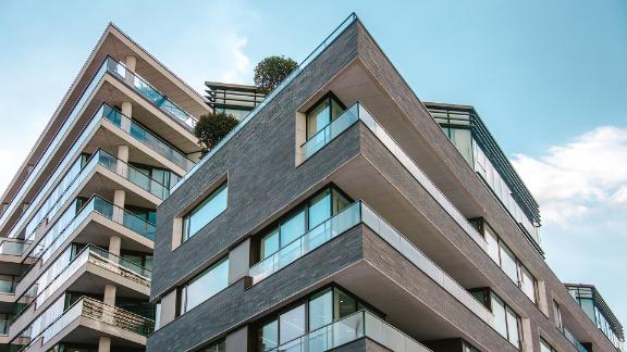 The exterior of the corner of modern apartments.